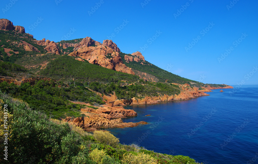  sea and rocks