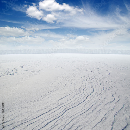 field of snow © Alekss