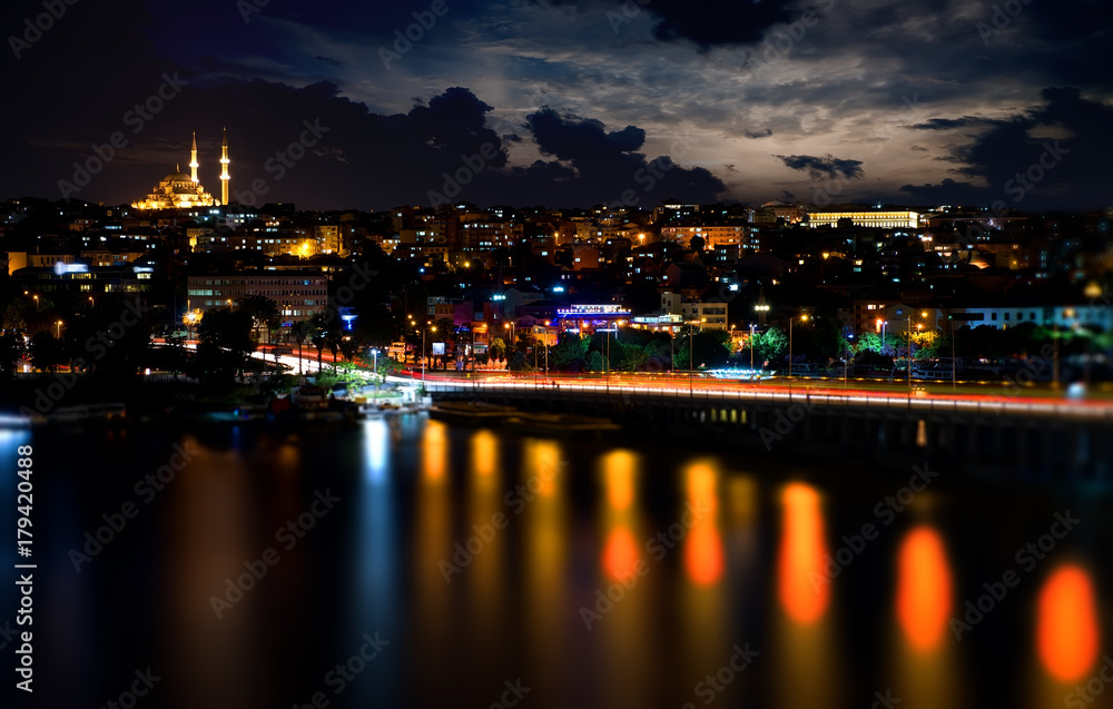 Obraz premium Ataturk bridge at night