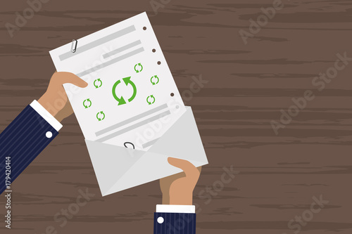 Person verschickt Brief - Synchronisieren