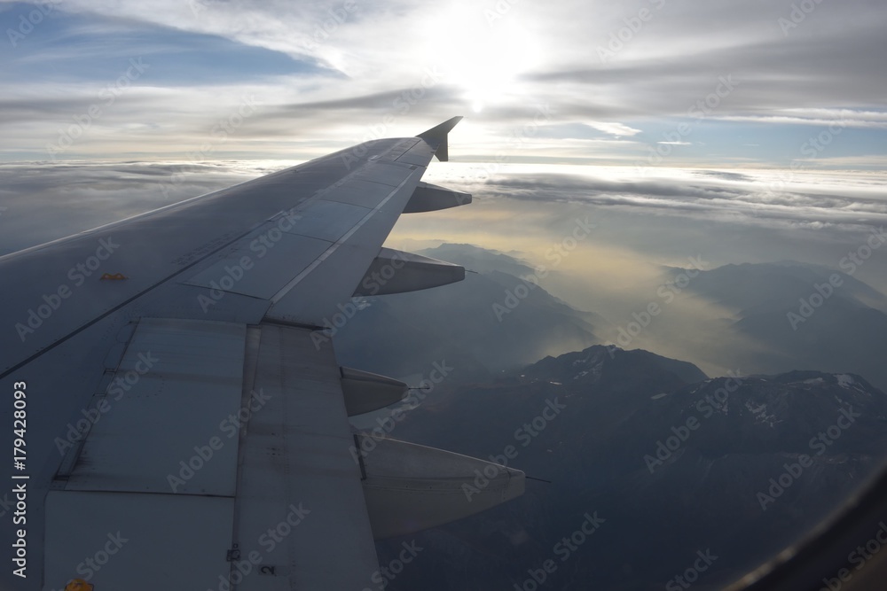 Avión, vuelo, viaje, viajar, ala de avión, paisaje aéreo, volar, viajando, vacaciones, vuelo a Suiza, sobrevolar, descansar, pensar, en las nubes, cielo, nubes Avión, vuelo, viaje, viajar, ala de avión, paisaje aéreo, volar, viajando, vacaciones, vuelo a Suiza, sobrevolar, descansar, pensar, en las nubes, cielo, nubes