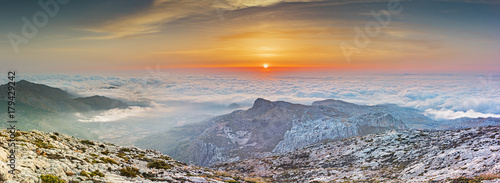 Canvas Print Sea of clouds in Serra de Tramuntana mountains range with an amazing sunrise in
