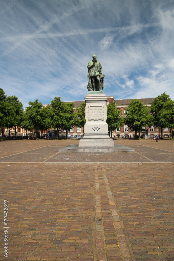 Statue Willem of Orange in the center of The Hague