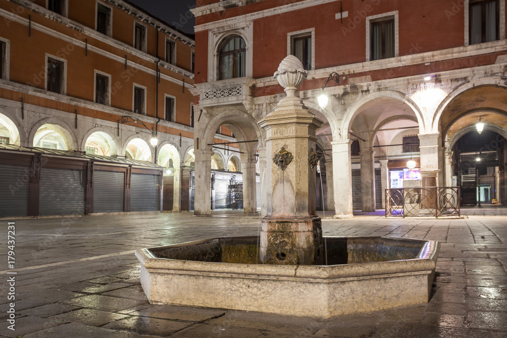 Brunnen auf dem Mercato di Rialto, Venedig