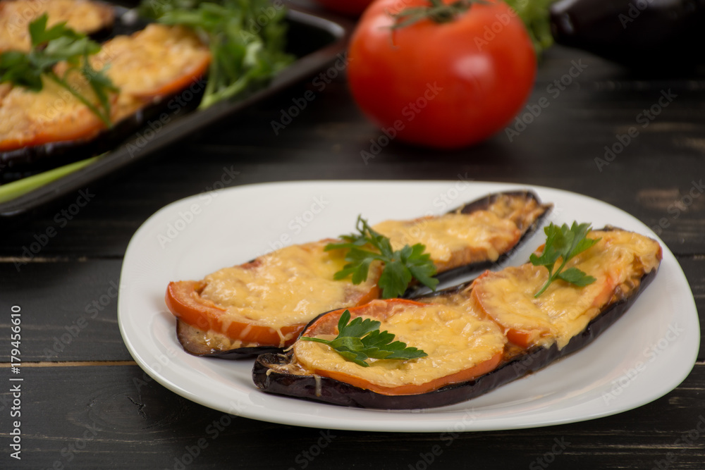 Grilled and baked eggplants