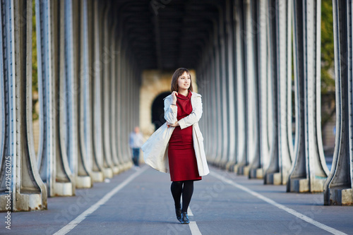 Young woman in Paris on Bir-Hakeim bridge © Ekaterina Pokrovsky