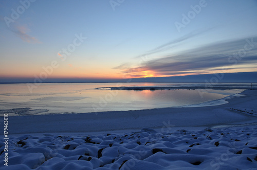 Eisschollen im Sonnenuntergang  Ostsee