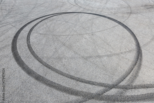 Foto Abstract background black tire tracks skid on asphalt road,high angle shot view