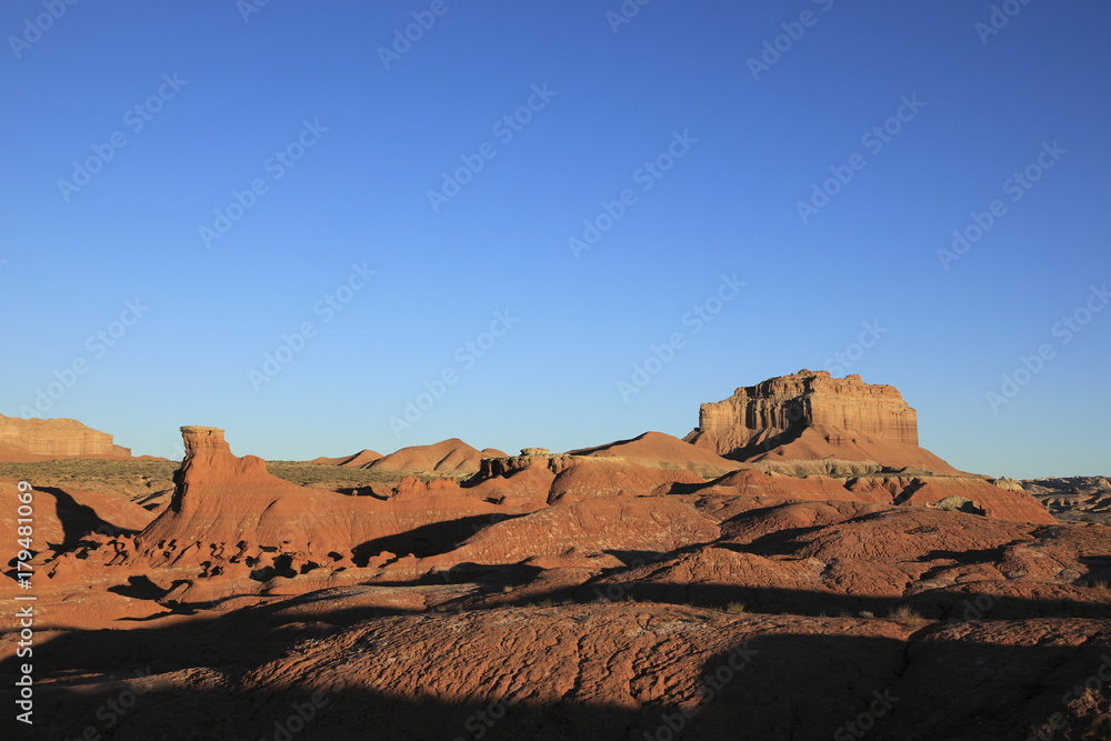 Naklejka premium ゴブリン・バレー州立公園のワイルド・ホース・ビュート