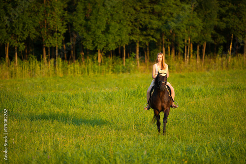 Active young woman ride a horse in nature © Samo Trebizan