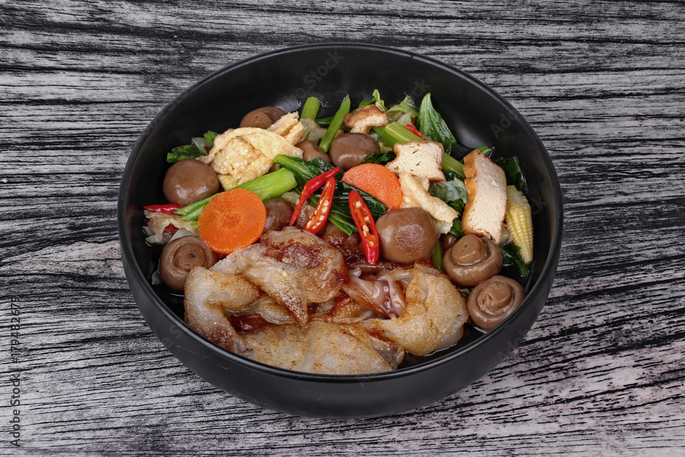 Fried big noodle topped mixed vegetables for organic food. Fried big noodle topped mixed vegetables for organic food.