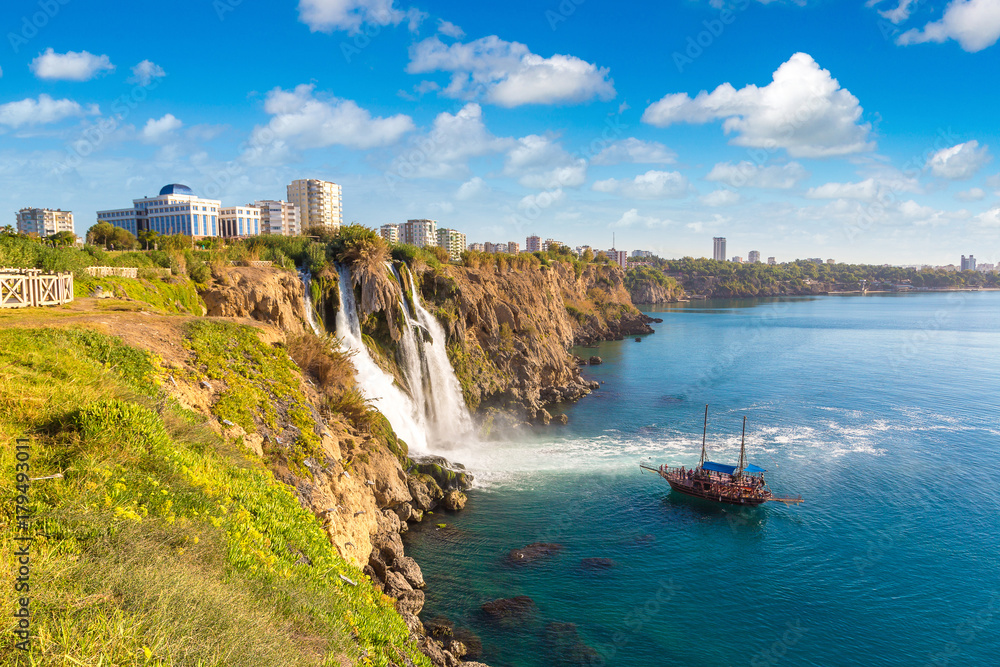 Fototapeta premium Wodospad Duden w Antalyi, Turcja