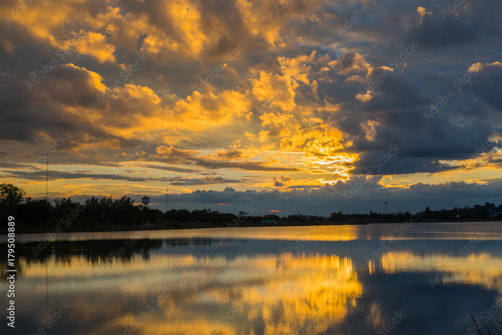 Fototapeta premium Beautiful sunset over the river luk on spring