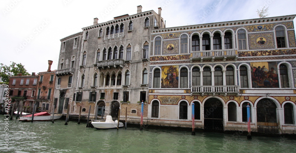 Les Palais, Venise
