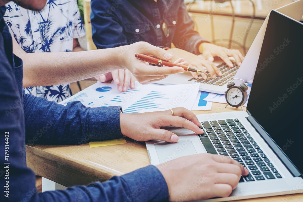 Naklejka premium Startup business Co-work team meeting working on Laptop new business project