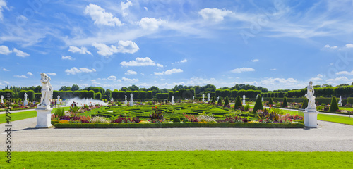 Schlosspark der Herrenhäuser Gärten, Glockenfontäne, Broderiemuster, großer Garten photo