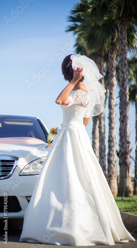 The bride with a wedding bouquet © 0635925410
