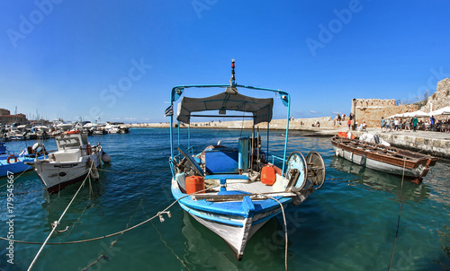 Fischerboote im alten Venezianischen Hafen von Chania, Kreta
