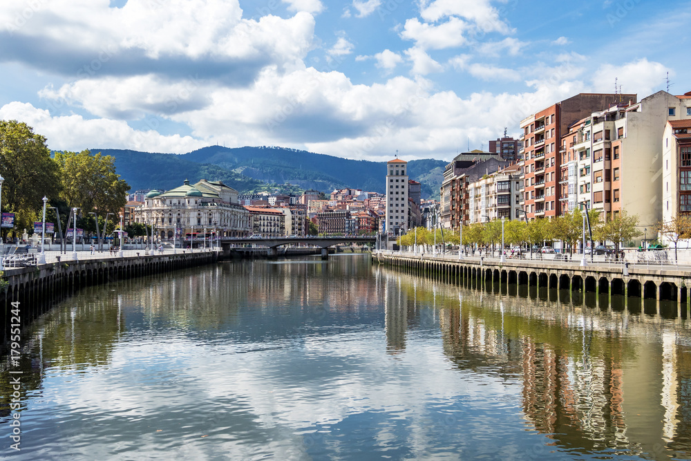 Obraz premium Spanien - Baskenland - Bilbao - Rio Nervion