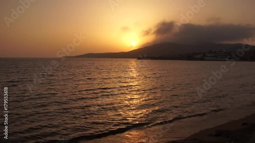 Coucher de soleil sur la plage à Gourna photo