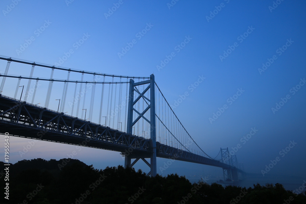 香川県坂出市 与島PAから見た朝の瀬戸大橋 香川県坂出市 与島PAから見た朝の瀬戸大橋