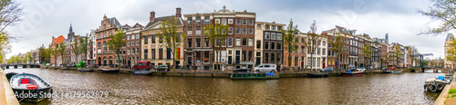 Panorama d un canal et ses maisons typiques    Amsterdam  Hollande  Pays-bas