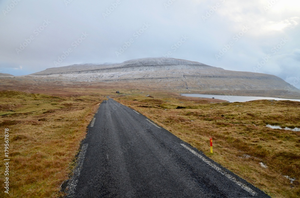Fototapeta premium フェロー諸島 Faroe Islands サンドイ島 Sandoy Island スカルヴァネス Skarvanes