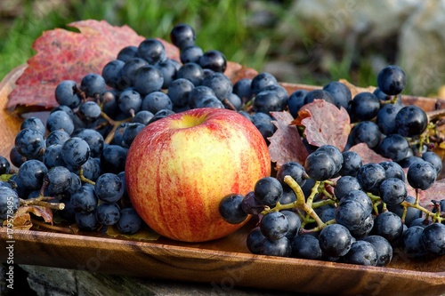 ripe apple and grapeine
