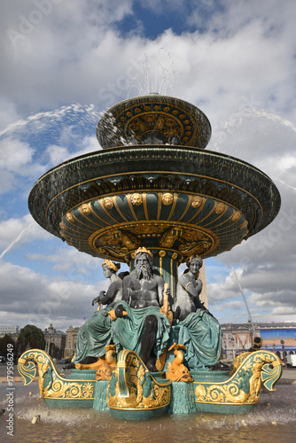 Fontaine de la place de la Concorde à Paris, France