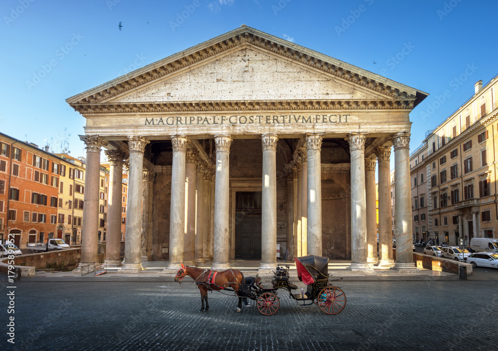Naklejka premium Pantheon, horse in the foreground, Rome, Italy
