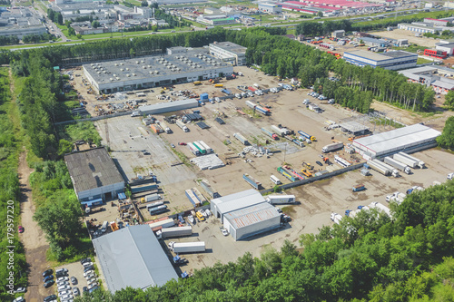 Tableau sur toile Top view of industrial buildings with parking for trucks
