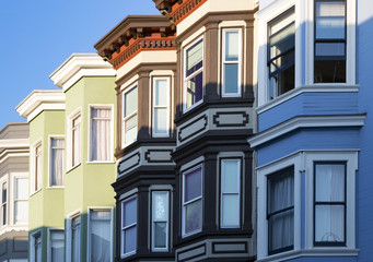 Fototapete San Francisco Row of colorful buildings with bay windows architecture in San Francisco, California  © deberarr