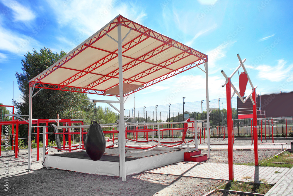 Naklejka premium Boxing ring prepared for competition, outdoors
