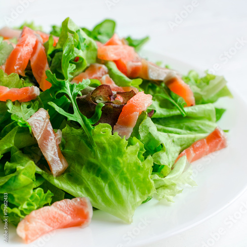 Leaf vegetable salad with smoked salmon
