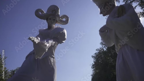 Stilt-walkers are argue