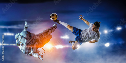 Naklejka na szafę Astronauta grać w piłkę nożną
