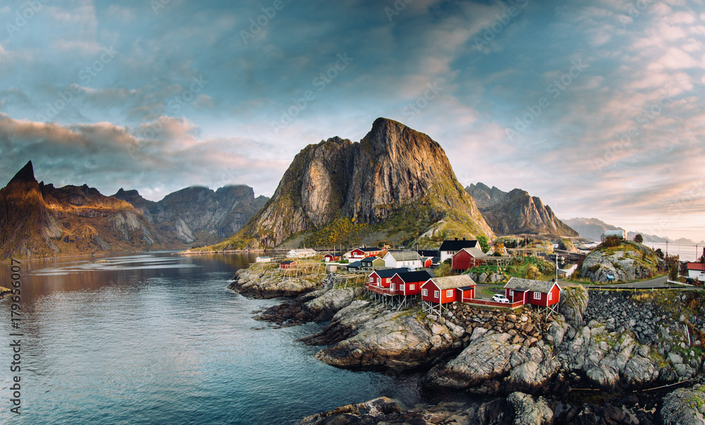 Foto De Norwegian Fishing Village At The Lofoten Islands In Norway Foto De Norwegian Fishing Village At The Lofoten Islands In Norway