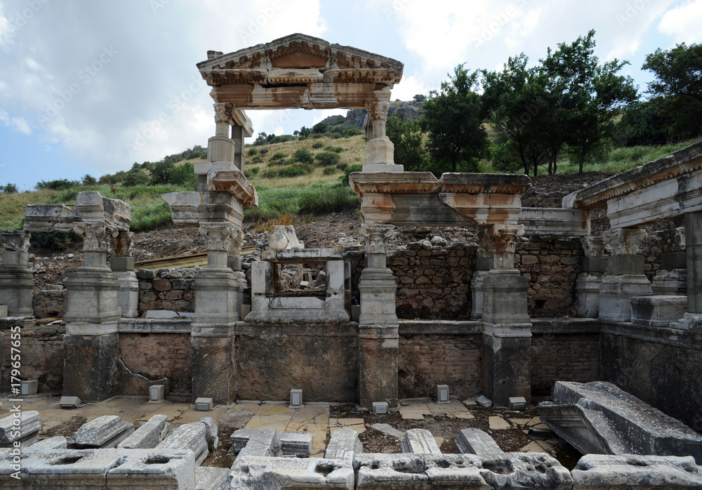 La fontaine de Trajan à Éphèse en Anatolie Stock Photo | Adobe Stock