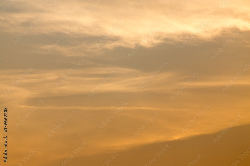 Fototapeta premium clouds in the sky at sunset as background