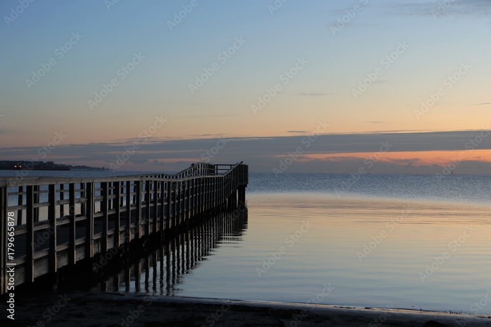 Obraz premium picturesque landing stage by the sea