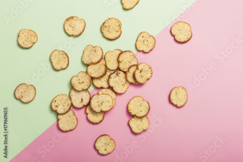 cookies on the color(green, pink) paper background.
