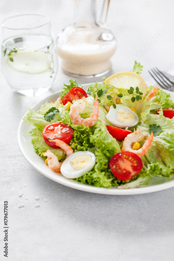 Fresh salad of lettuce and shrimp