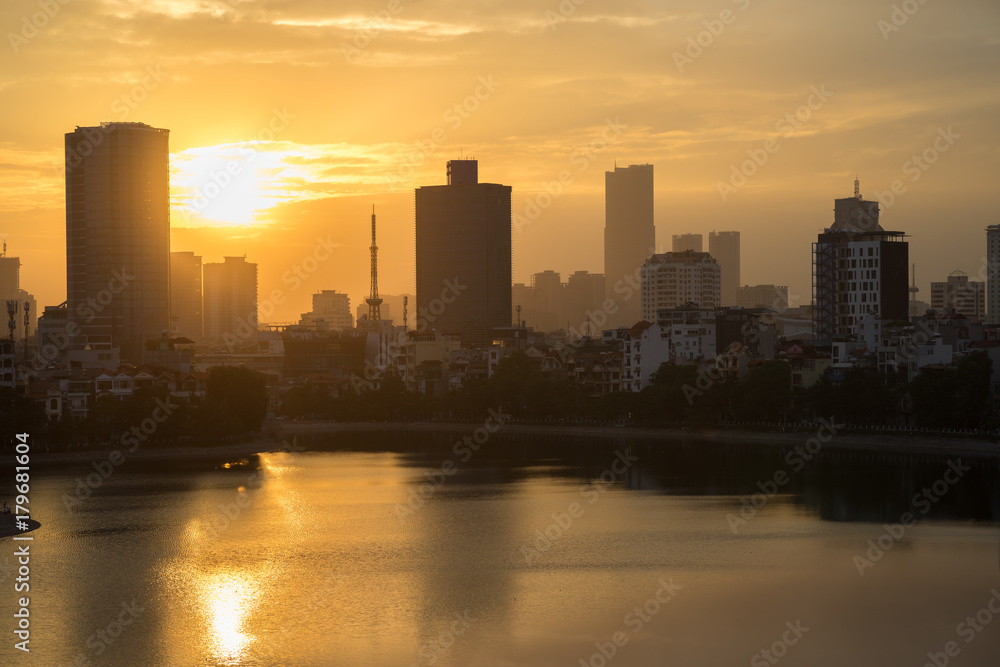 Obraz premium Aerial skyline view of Hanoi. Hanoi cityscape at twilight at Hoang Cau lake