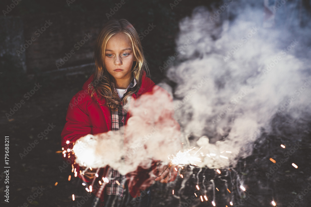 Obraz premium little girl with Bengal outdoor