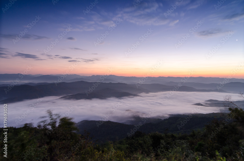 Obraz premium Beautiful clouds and fog among mountain landscape.