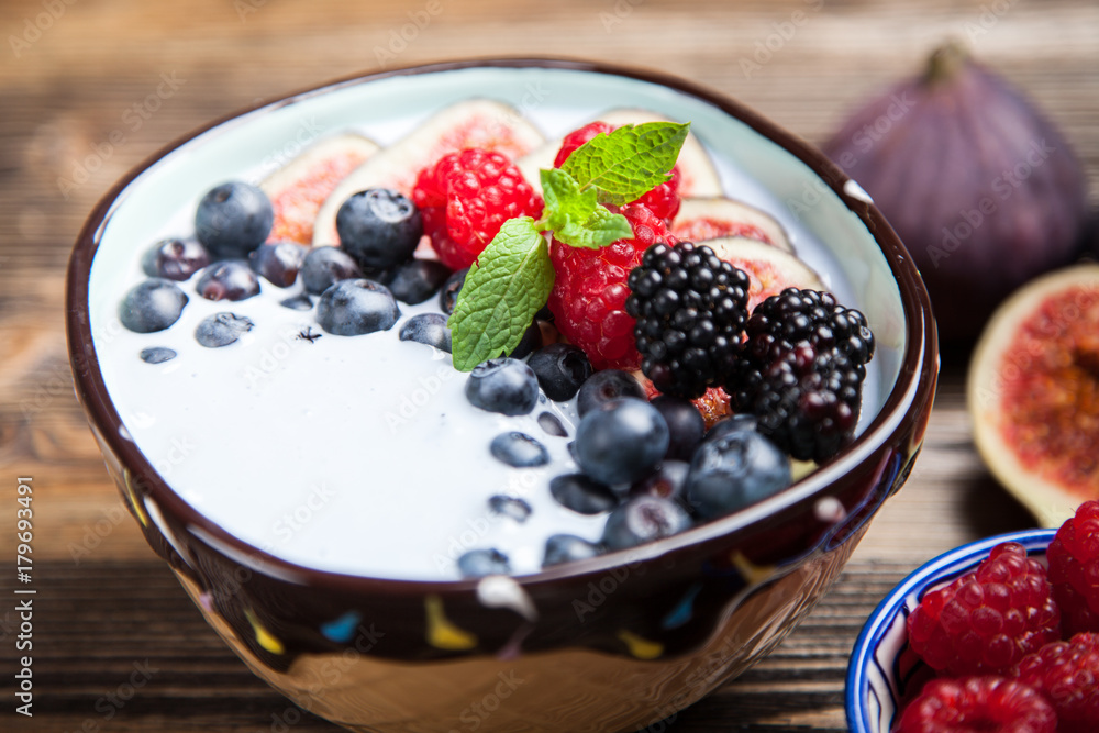 Delicious blueberry and fig yoghurt Delicious blueberry and fig yoghurt