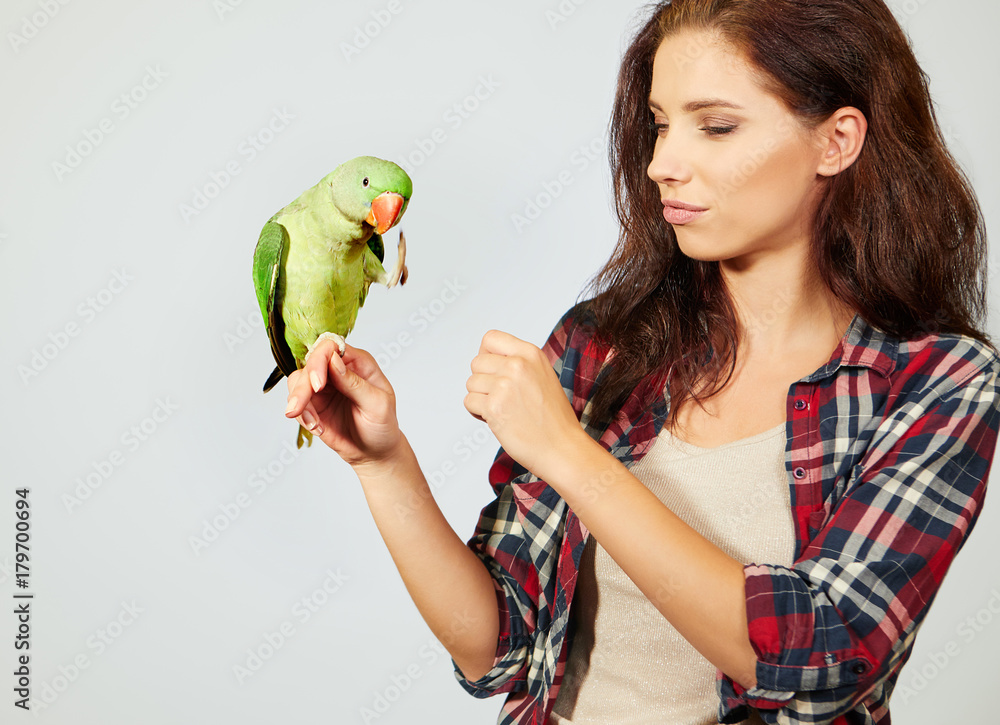 Fototapeta premium Woman feeding parrots. isolated shoot
