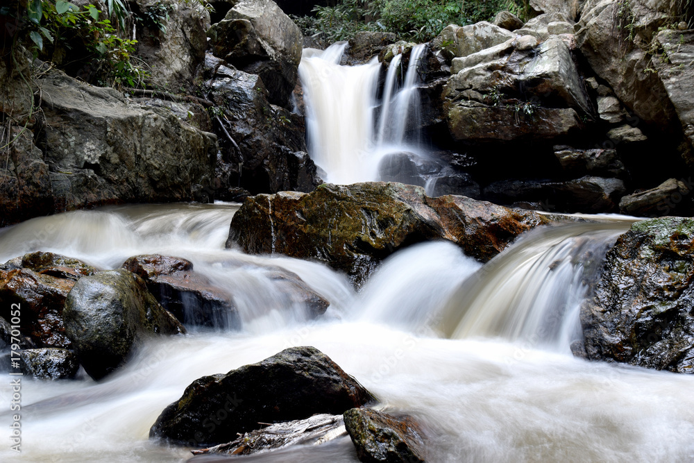 Fototapeta premium Beautiful Say hmxk Waterfall in chiangmai , Thailnad