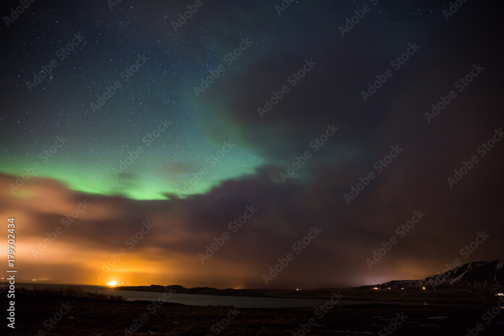 Polarlicht (Auroa borealis) über dem winterlichen Island