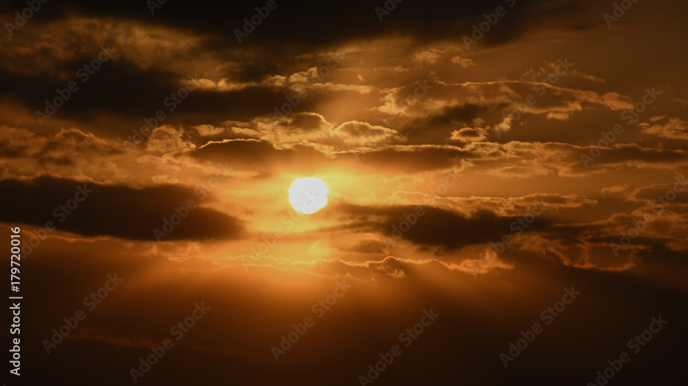美しい光景・太陽と雲「空想・雲のモンスターたち」